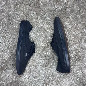 Men’s Black White Low Top Vans Shoes Sneakers Size 6